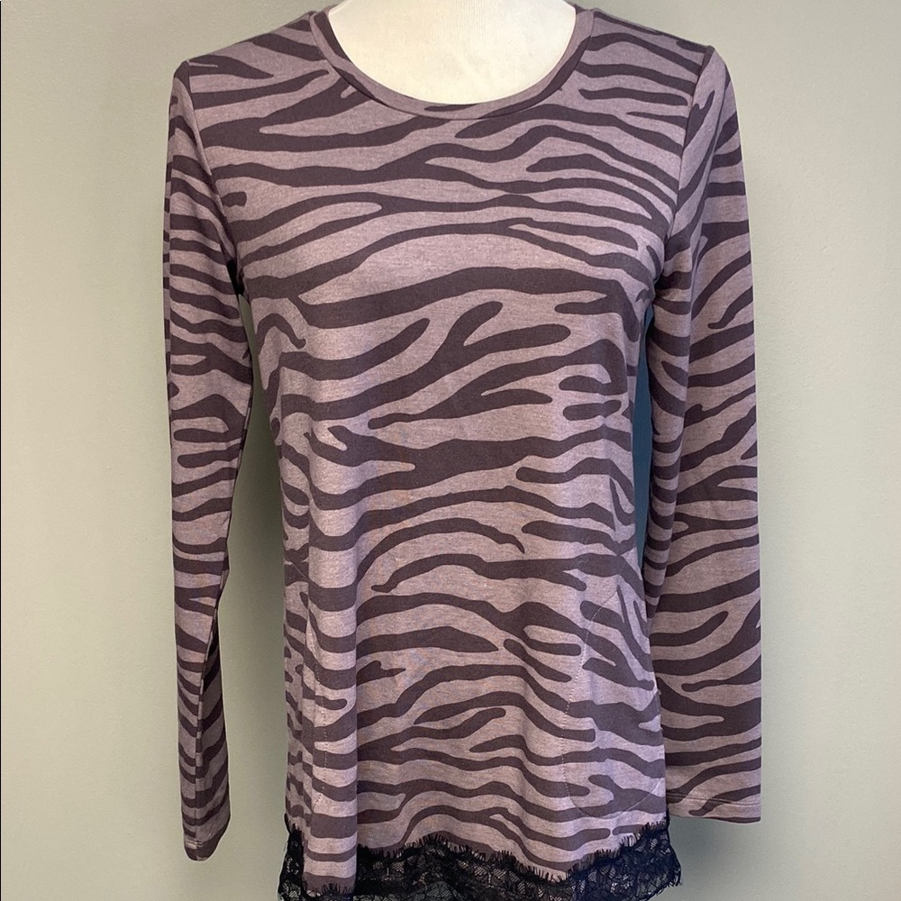 🟣 LOGO Lounge Purple Fitted Long Sleeve Zebra Print Tee – Size XS